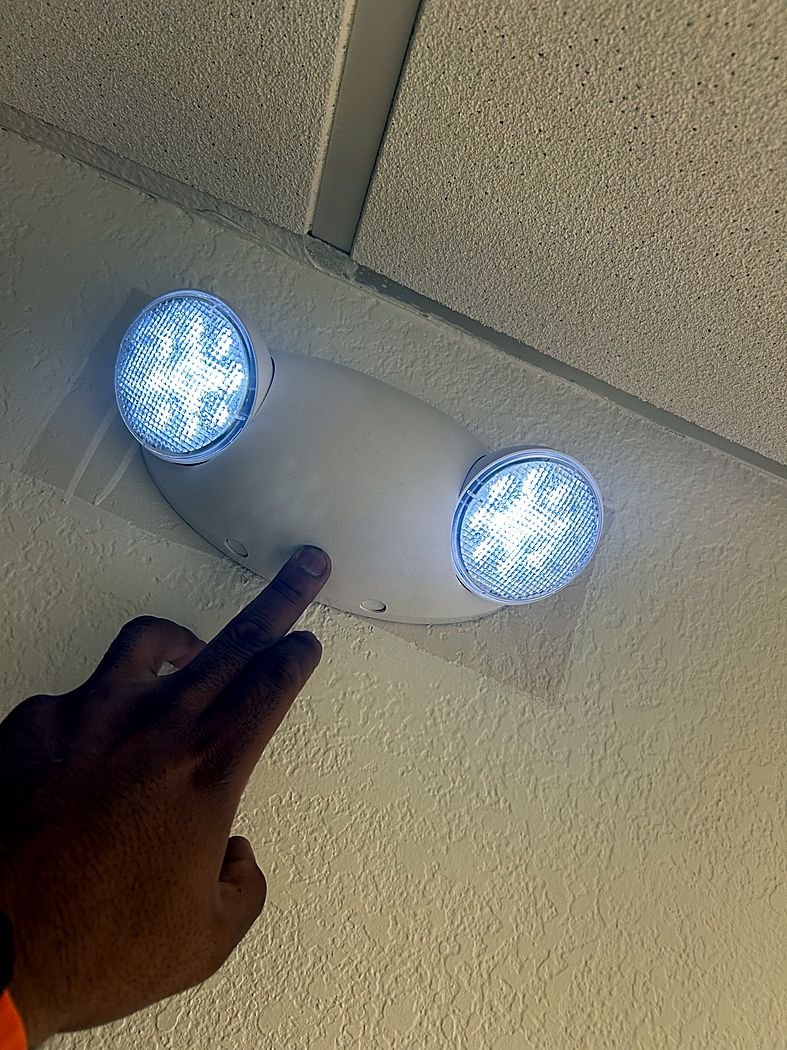 Twin-head emergency light lit during a test